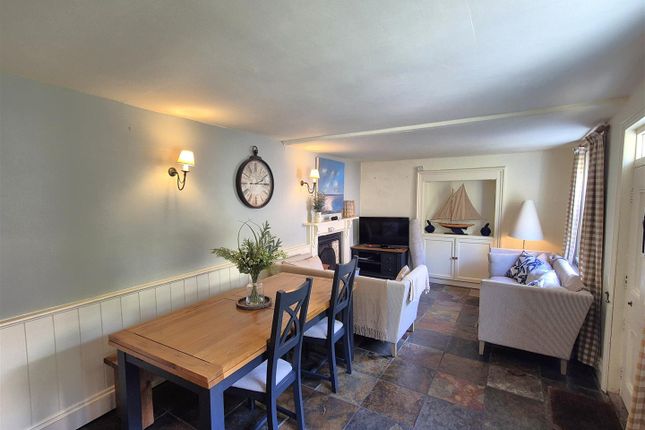 Sideways Cottage, Bull Hill, Fowey photo 3