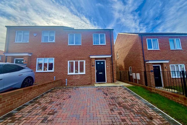 3-bed house on 2, Ellis Close, Hetton Le Hole, £210,000