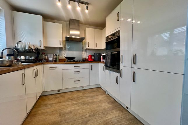 8 Raven Mews, Luton photo 2