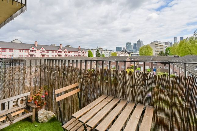 Thumbnail Flat to rent in St Pauls Way, Mile End, London