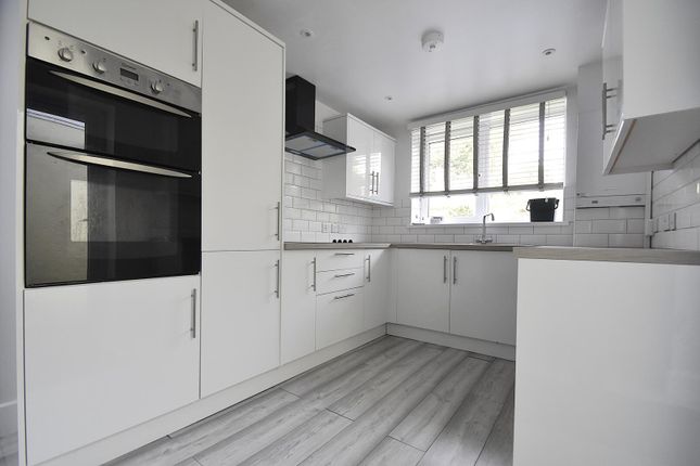 15 St Barbara, Monks Lane, Freshwater photo 4