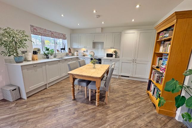 7, Meadow Close, Bedford photo 3