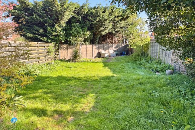 20, Leyburn Close, Reading photo 4