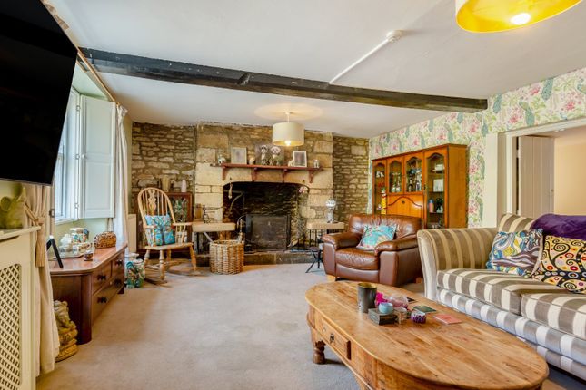 Greyhound Farm House,, Barnsley, Gloucestershire photo 4