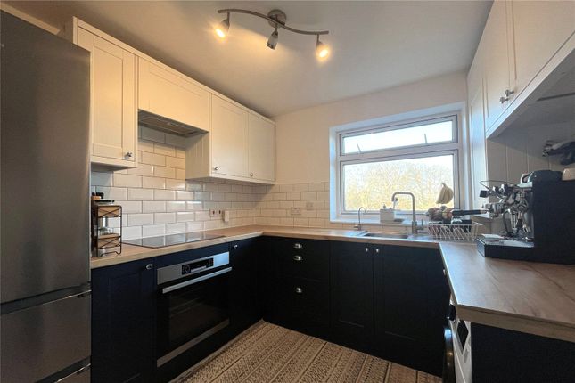 25, Elleray Court, Surrey photo 3