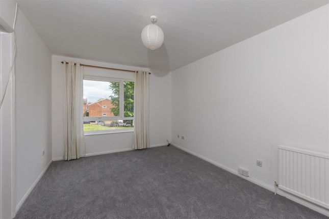 126, Chiltern Park Avenue, Berkhamsted photo 2