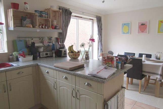 22, Thatcham Road, Tewkesbury photo 5
