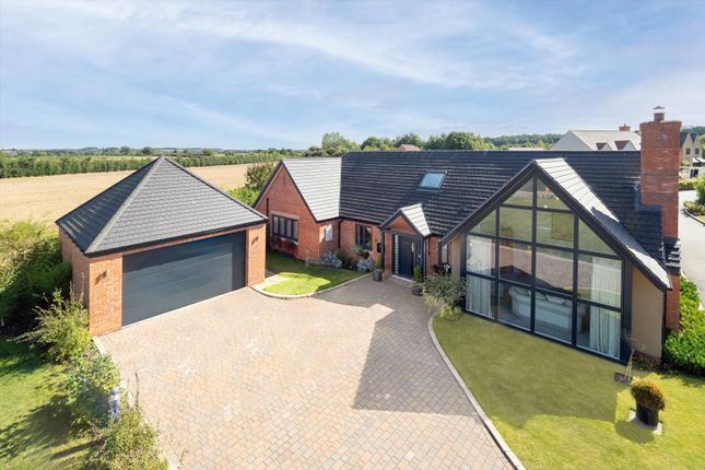 Thumbnail Bungalow for sale in Milcote Close, Welford On Avon, Stratford-Upon-Avon, Warwickshire