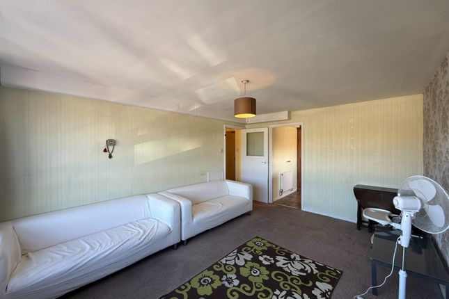 Flat 5 Balaam House, Collingwood Road, Greater London photo 4