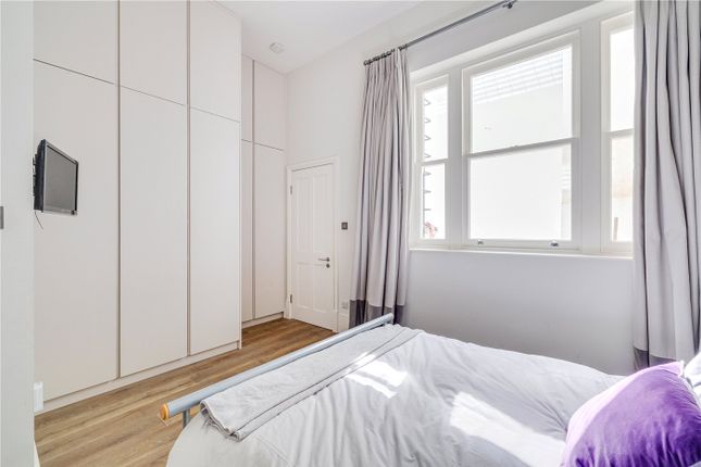 Terraced house to rent in Bovingdon Road, London