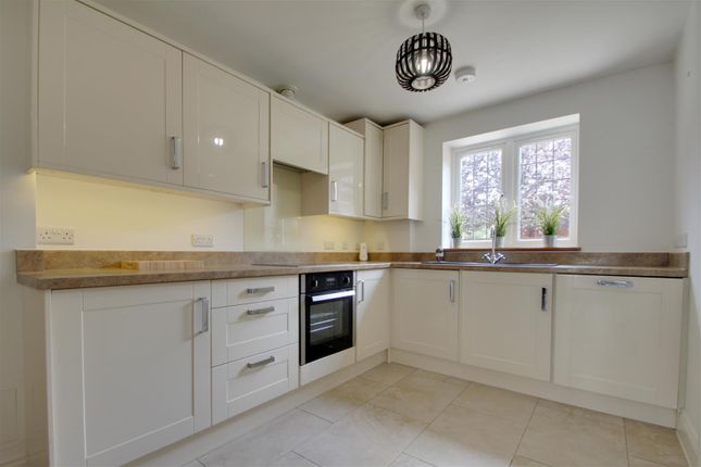 7, Tudor Gardens, Worthing photo 3