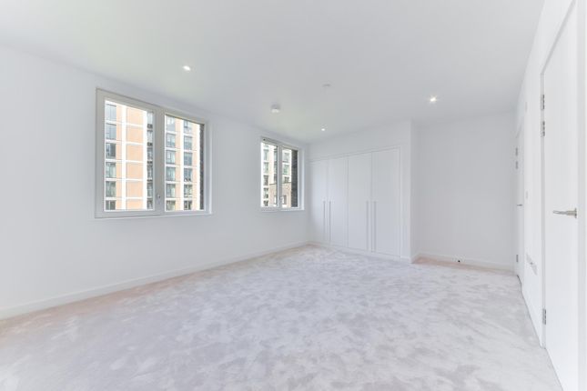 Town house to rent in Nautical Drive, Royal Wharf, London