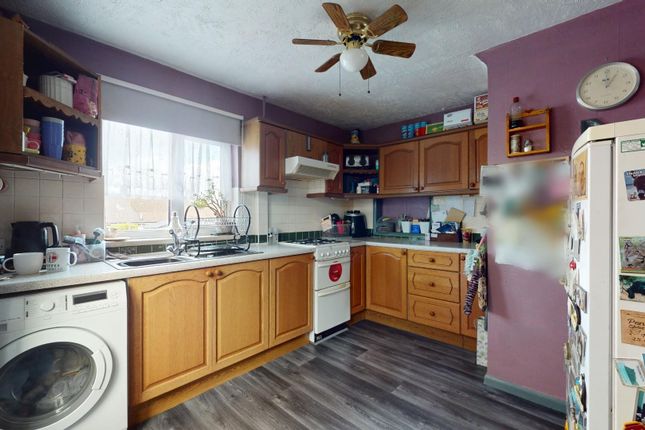 71, St. Hildas Way, Gravesend photo 4