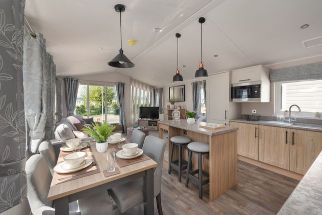 Mobile/park home for sale in The Willerby Waverley, Seaview Holiday Park, Whitstable
