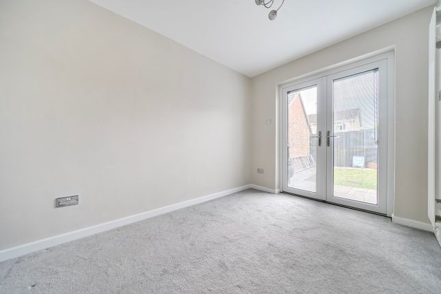 40, Long Close, Lower Stondon photo 5