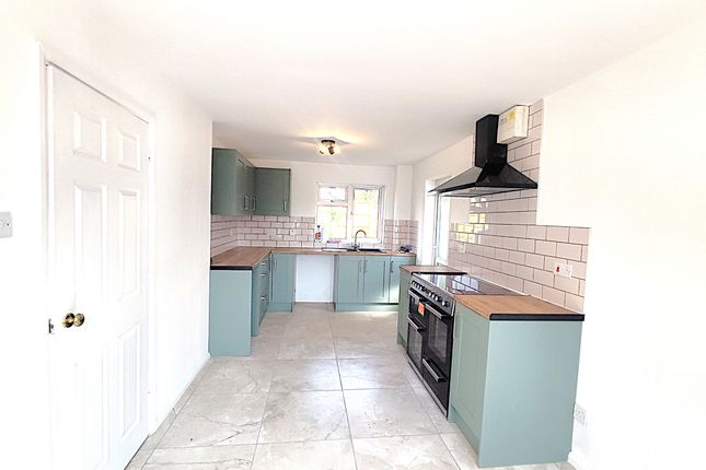 52 Lakeside Drive, Northampton photo 2