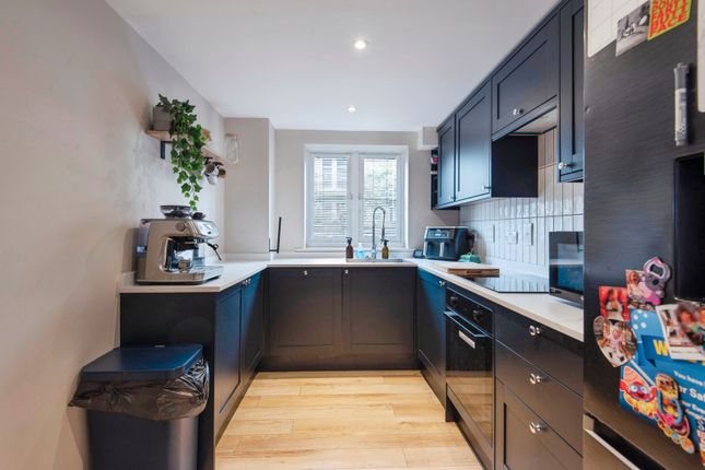 98 Watersmeet,, Grove Road, Hertfordshire photo 2