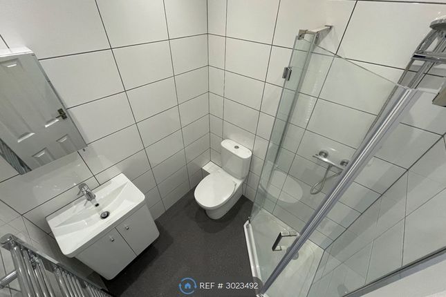 Flat, Albert Road Levenshulme, Manchester photo 4