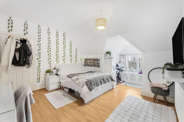 Flat for sale in Elm Park Road, Winchmore Hill