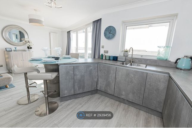 Flat, Southbourne Sands  Stourwood Avenue, Southbourne photo 4