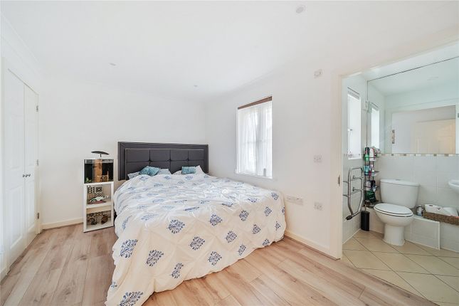 12, Trafalgar Court, Cobham photo 4