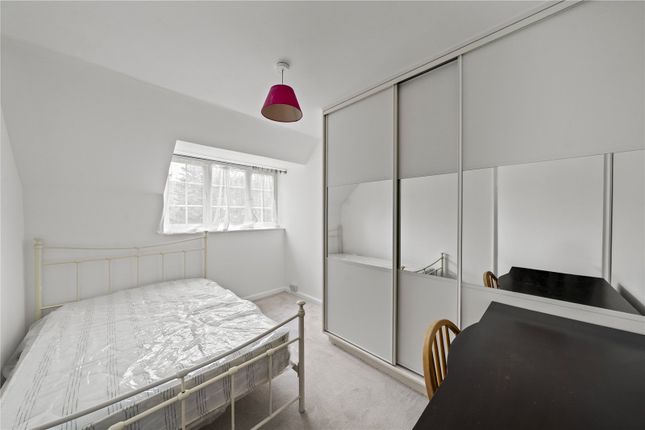 11, Robin Hood Way, London photo 4