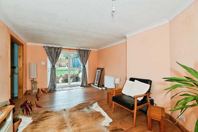 Tudux, 22, Drake Avenue, Sheerness photo 2