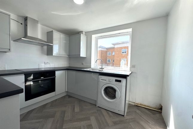 27 Felixstowe Court, North Woolwich, London photo 4