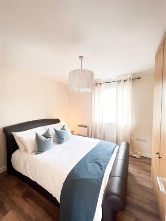 Flat to rent in Garvary Road, London