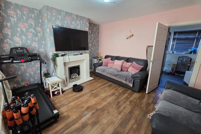 4 Hardaker Street, Bradford photo 3