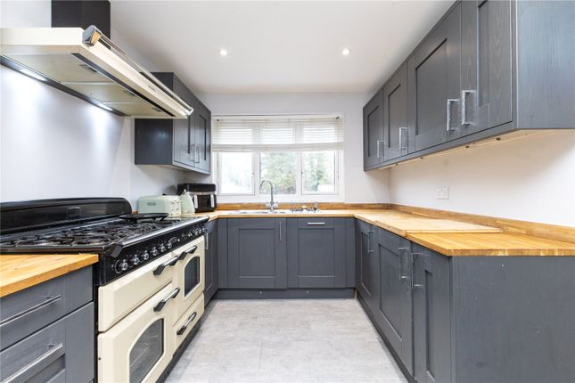 17, Copse Side, Surrey photo 4