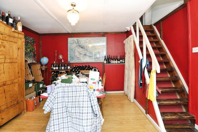 Jay Cottage, Green Hedges Avenue, East Grinstead photo 3