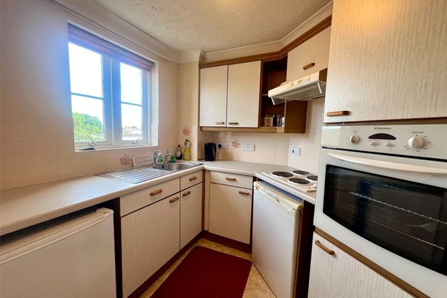 31 Brampton Court,, Stockbridge Road, West Sussex photo 3