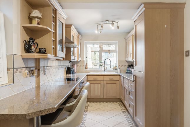 32 Church Hill, Abbots Langley photo 4