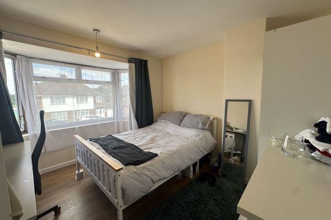 11 Peel Way, Uxbridge photo 5