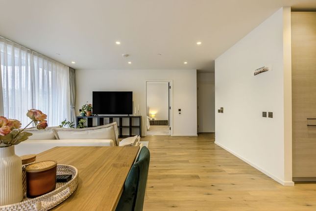 Flat 106 ,Curlew House, 1 Hawser Lane, London photo 3