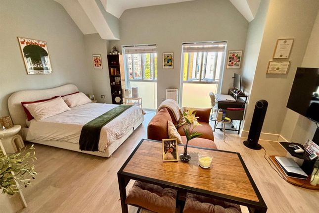 Studio flat on 16, Wessex House, Camberley, £150,000