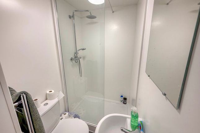 Room 6, 41, Stodman Street, Newark-on-Trent photo 3