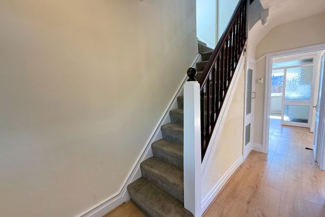 16 Farley Road, Sale photo 2