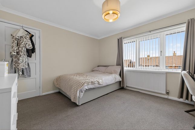 141, Llanrumney Avenue, Cardiff photo 3