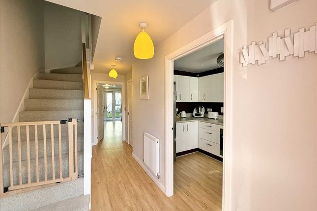 19, Rowan Close, Nottingham photo 2