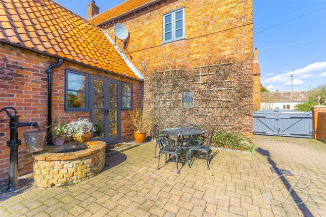 Thumbnail Cottage for sale in Newark Road, Wellow, Newark