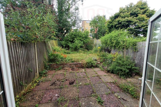12 Hetchleys, Hemel Hempstead photo 2