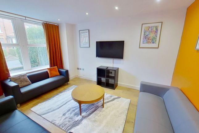 56 Headingley Avenue, Leeds photo 2