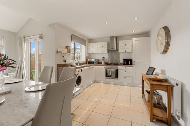 14, Black Myers Drive, Bradford photo 2