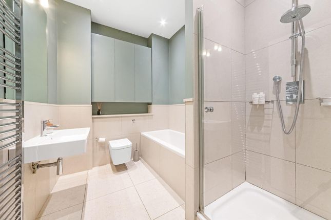 Flat for sale in Crystal Palace Park Road, Sydenham, London