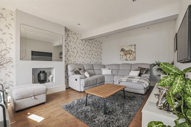 59, Garston Crescent, Watford photo 4