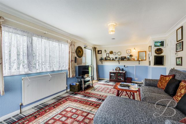 45, Poplar Drive, Chesterfield photo 3