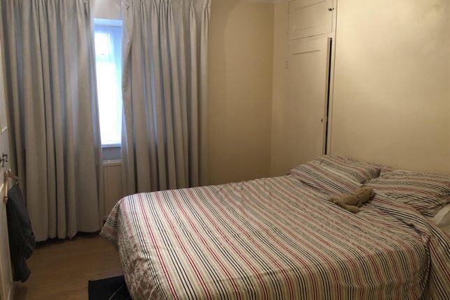 Flat to rent in Courtney House, Mulberry Close, Hendon, London