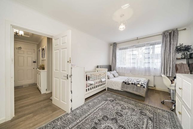 Flat 8 Drive Court, The Drive, Edgware photo 4